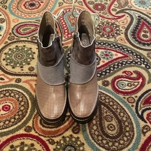 Leather booties with small heel